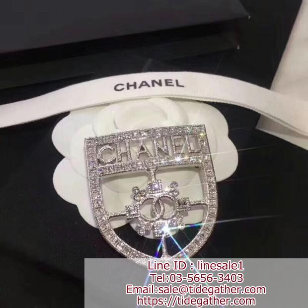 Chanel 盾形ブローチ キラキラ